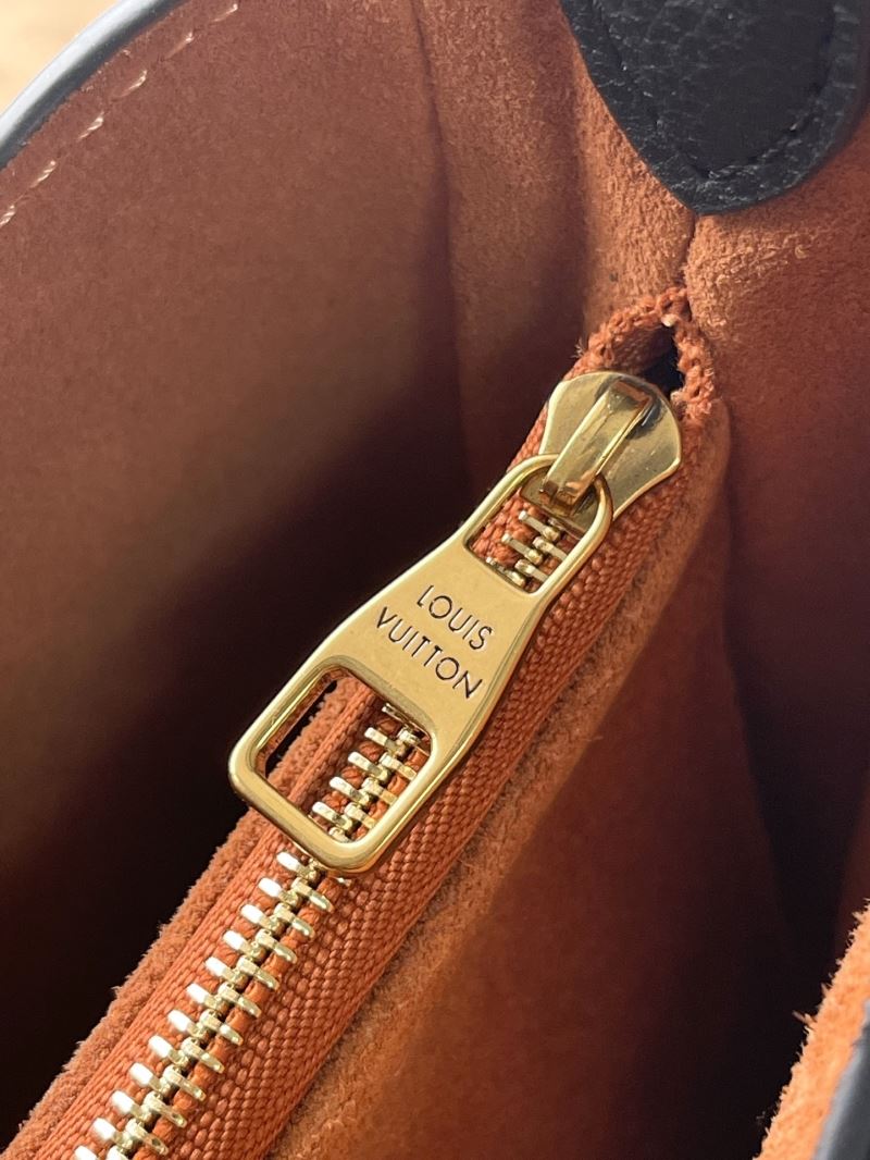 Louis Vuitton Hobo Bags